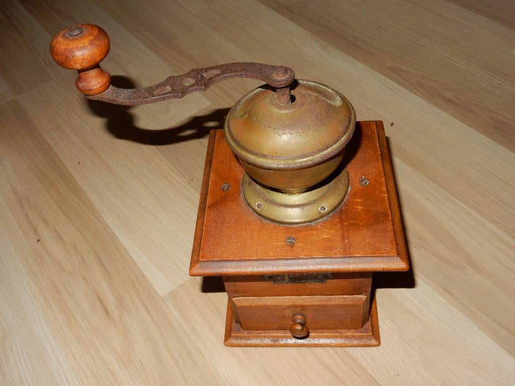 Antieke Koffiemolen merk: Java, te koop., Ophalen