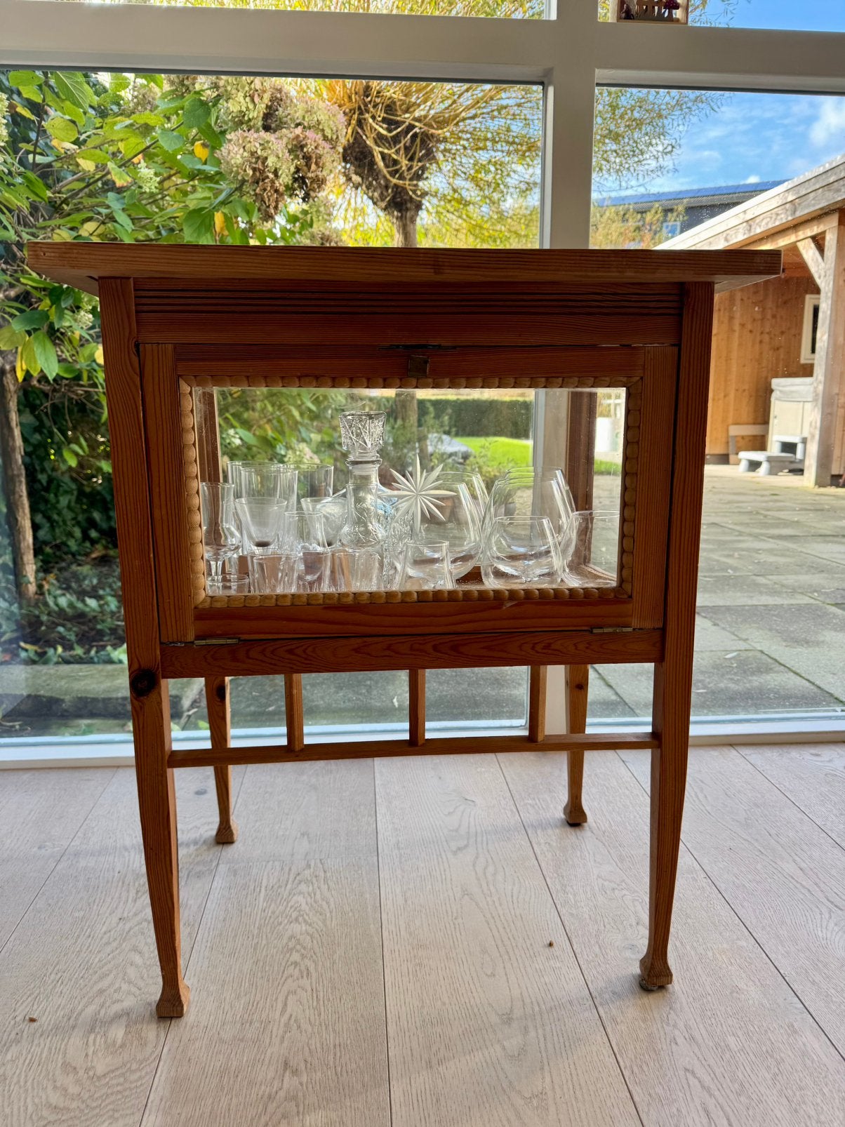 Vintage houten thee of dranken kast met dienblad, Antiek en Kunst, Ophalen