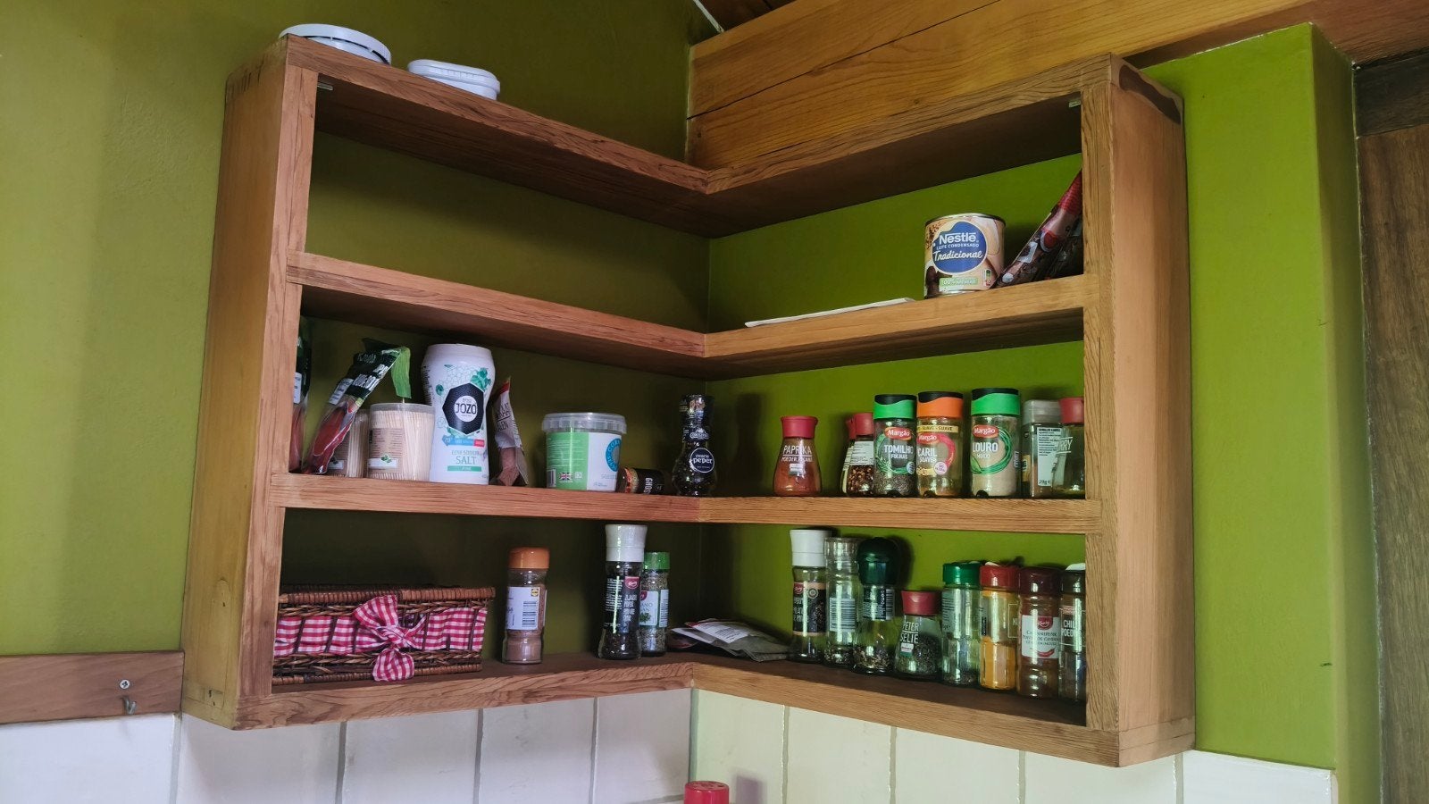 Houten hoekrekje voor kruiden of decoratie, Ophalen of Verzenden, Gebruikt