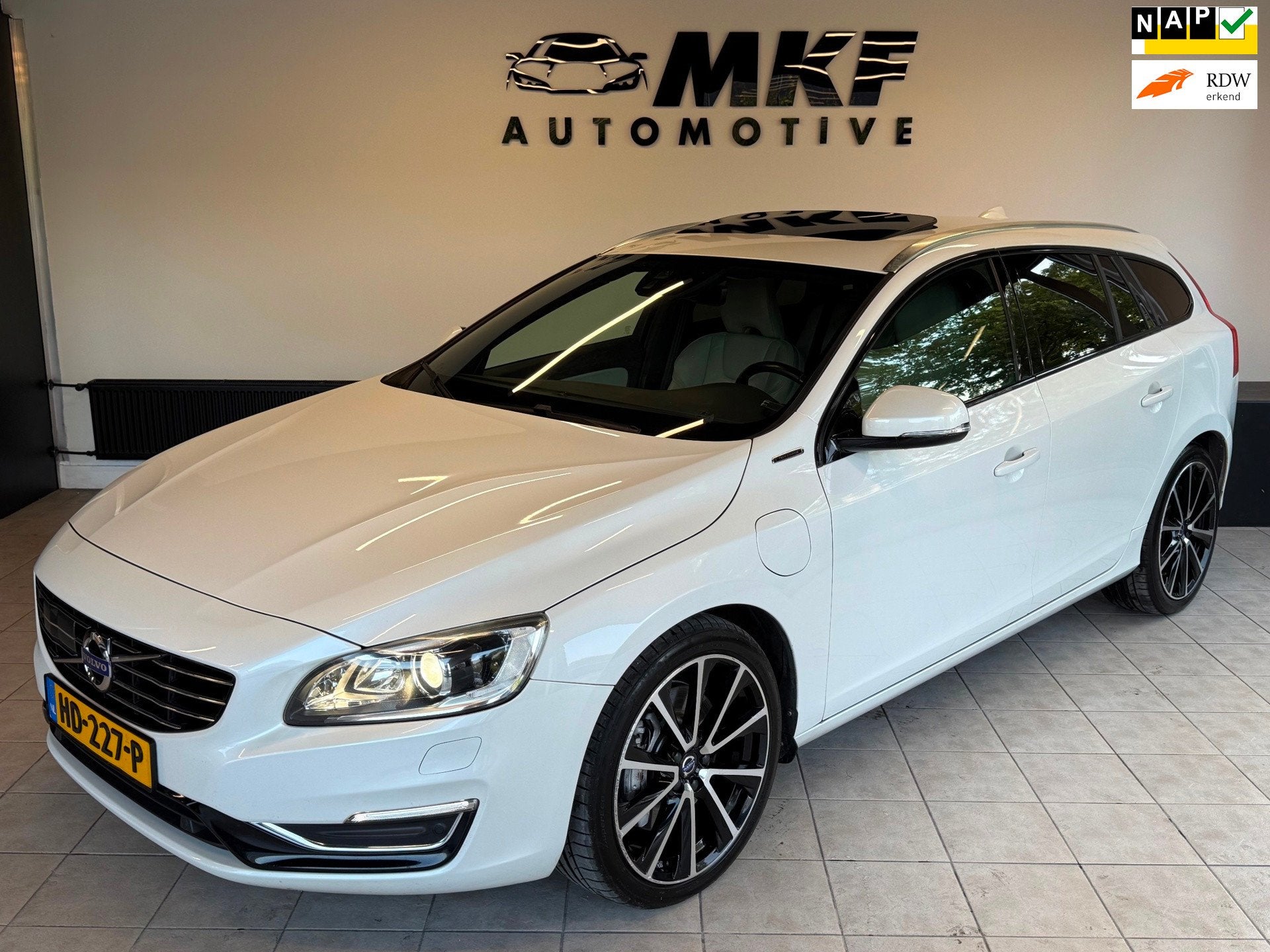 Volvo V60 2.4 D5 Twin Engine Special Edition ECC/LEER/NAP!, Auto's, Automaat, Euro 6, Vierwielaandrijving, 210 min
