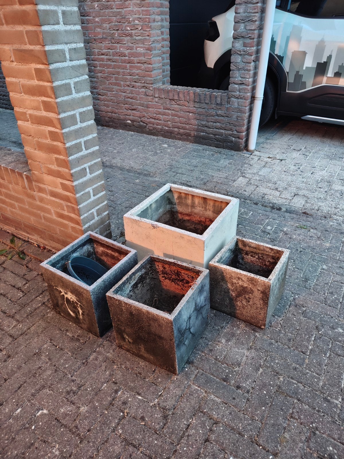 Gratis plantenbakken kubusvormig, Tuin en Terras, Bloembakken en Plantenbakken, Ophalen, Gebruikt, Minder dan 60 cm, Vierkant