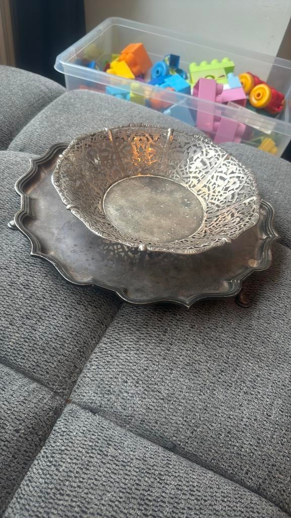 verzilverde schaal met mandje   1,3 kilo, Ophalen of Verzenden