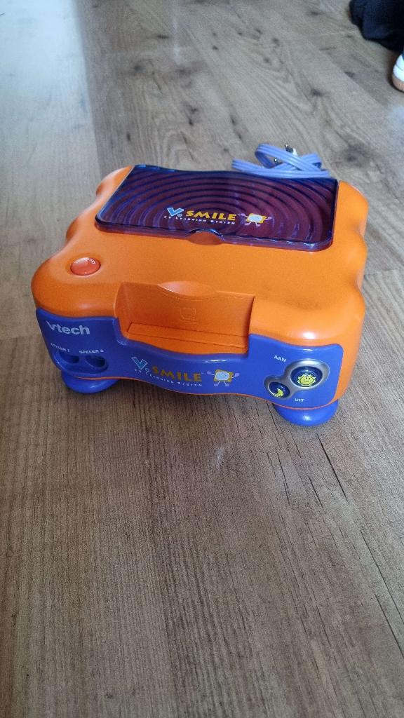 v tech v smile 2 controllers 5 games, Kinderen en Baby's, Speelgoed | Vtech, Ophalen of Verzenden, Zo goed als nieuw
