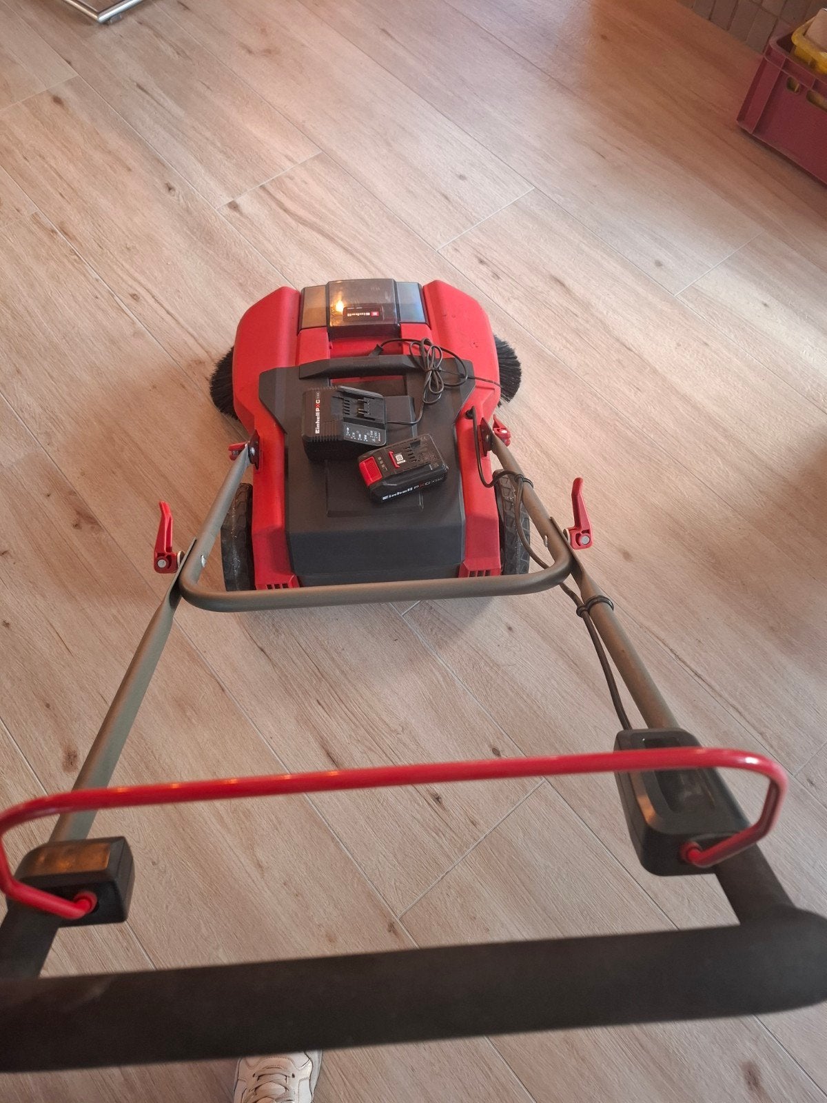 Einhell Elektrische Veegmachine met Accu en Opvangbak, Ophalen, Gebruikt