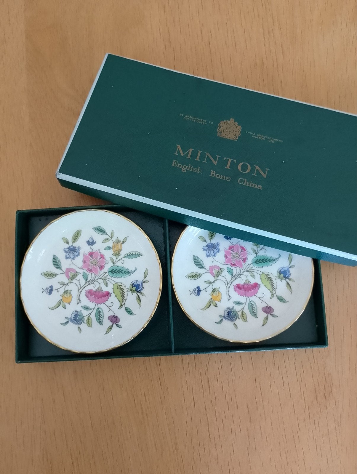 Set van 2 nieuwe schoteltjes, in originele verpakking, Ophalen, Nieuw