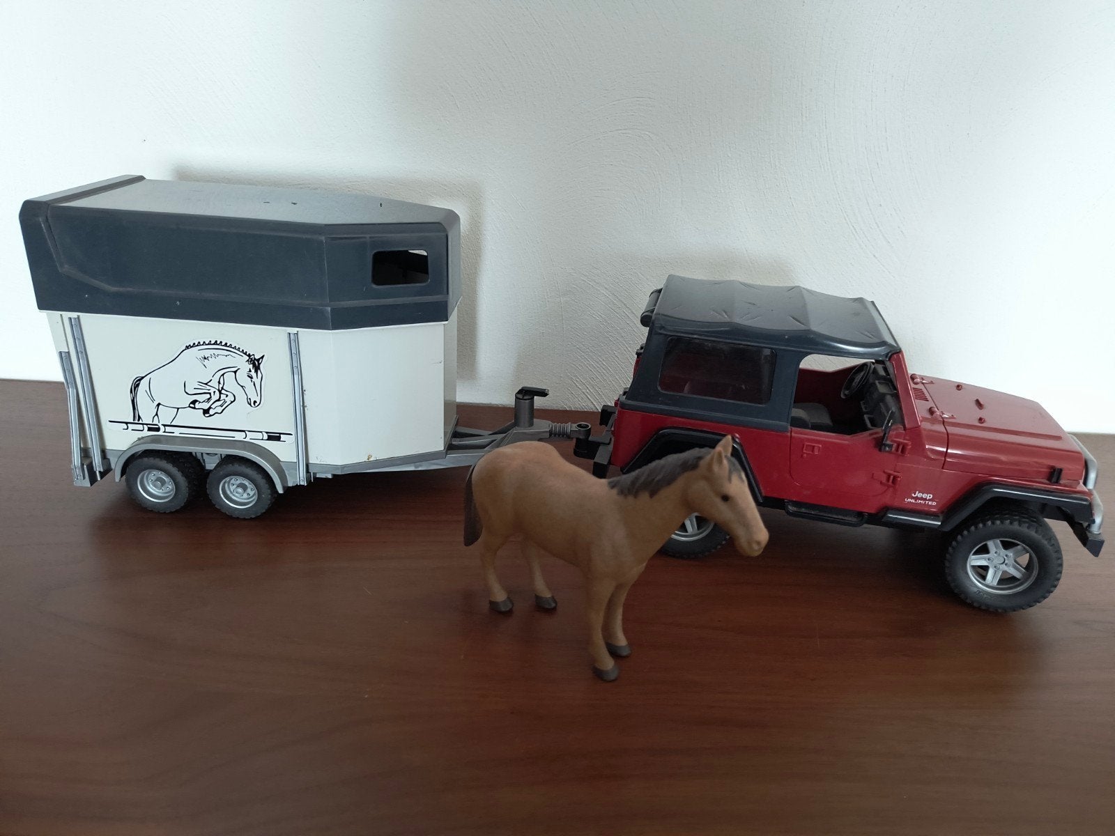 Bruder Jeep met trailer en paard - Gebruikt, Ophalen of Verzenden, Gebruikt