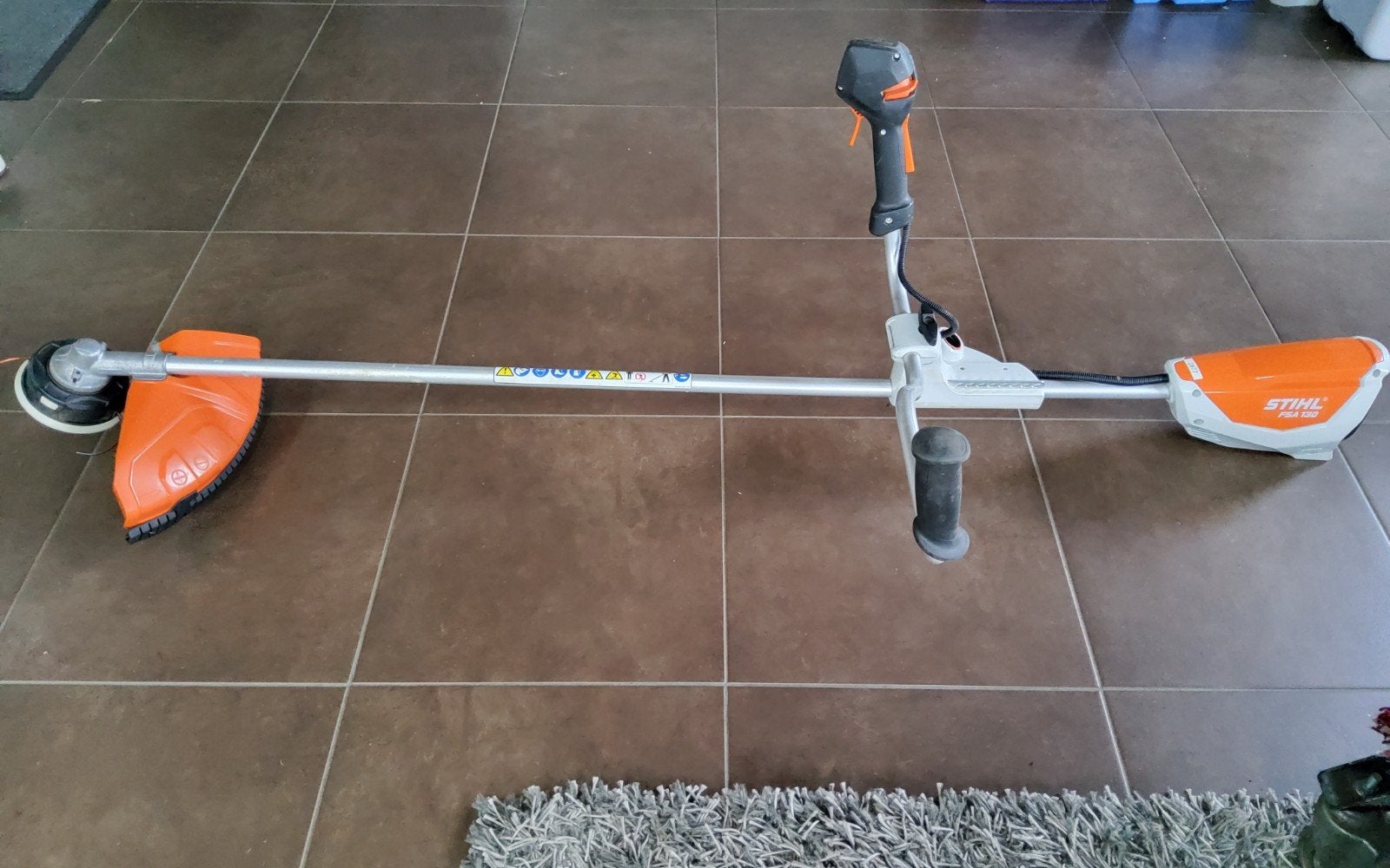 Stihl FSA 130 Bosmaaier - Zo goed als nieuw, Tuin en Terras, Ophalen, Zo goed als nieuw, Accu, Stihl
