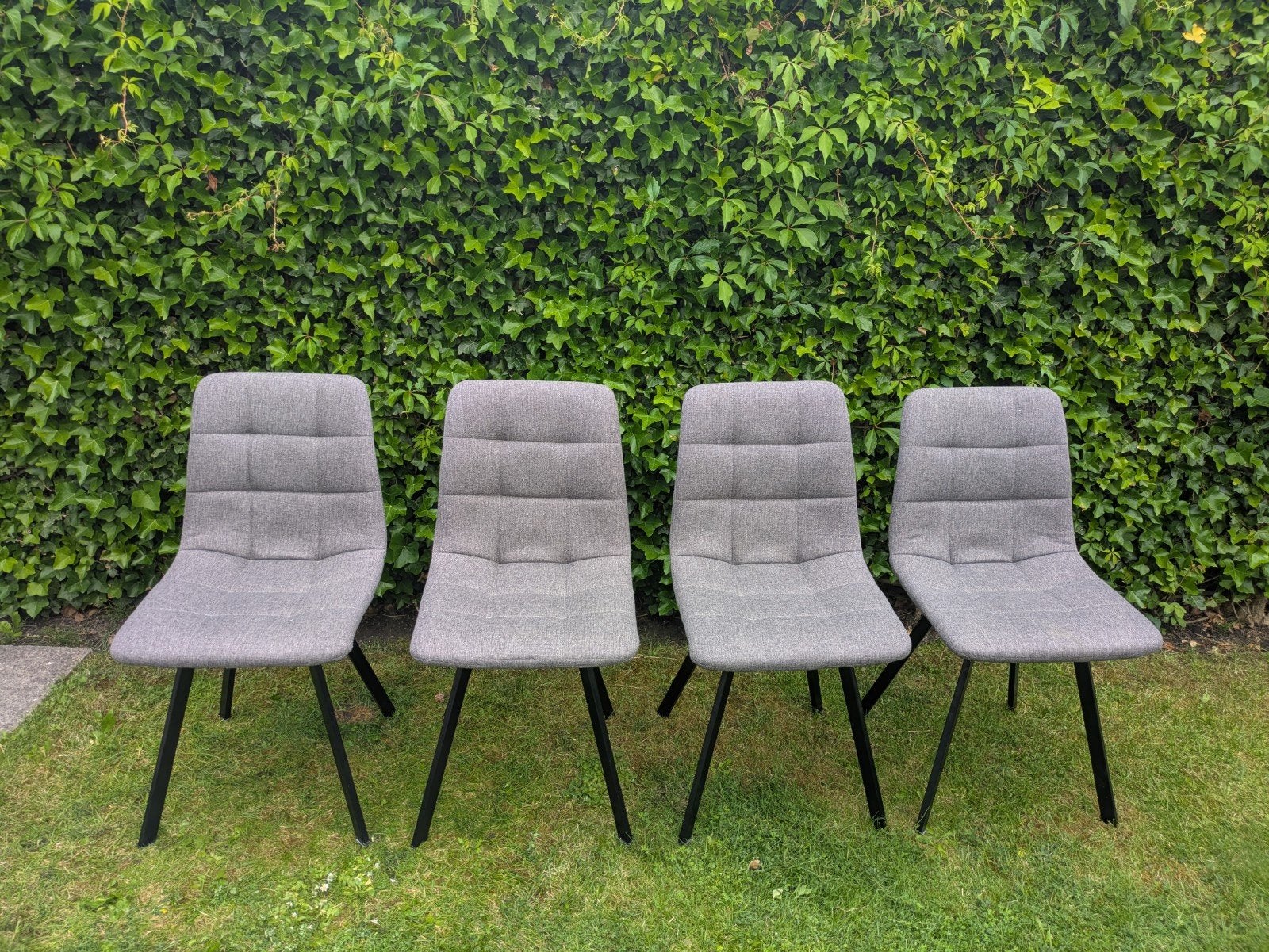 Set van 4 grijze eetkamerstoelen, Ophalen, Zo goed als nieuw, Stof, Vier