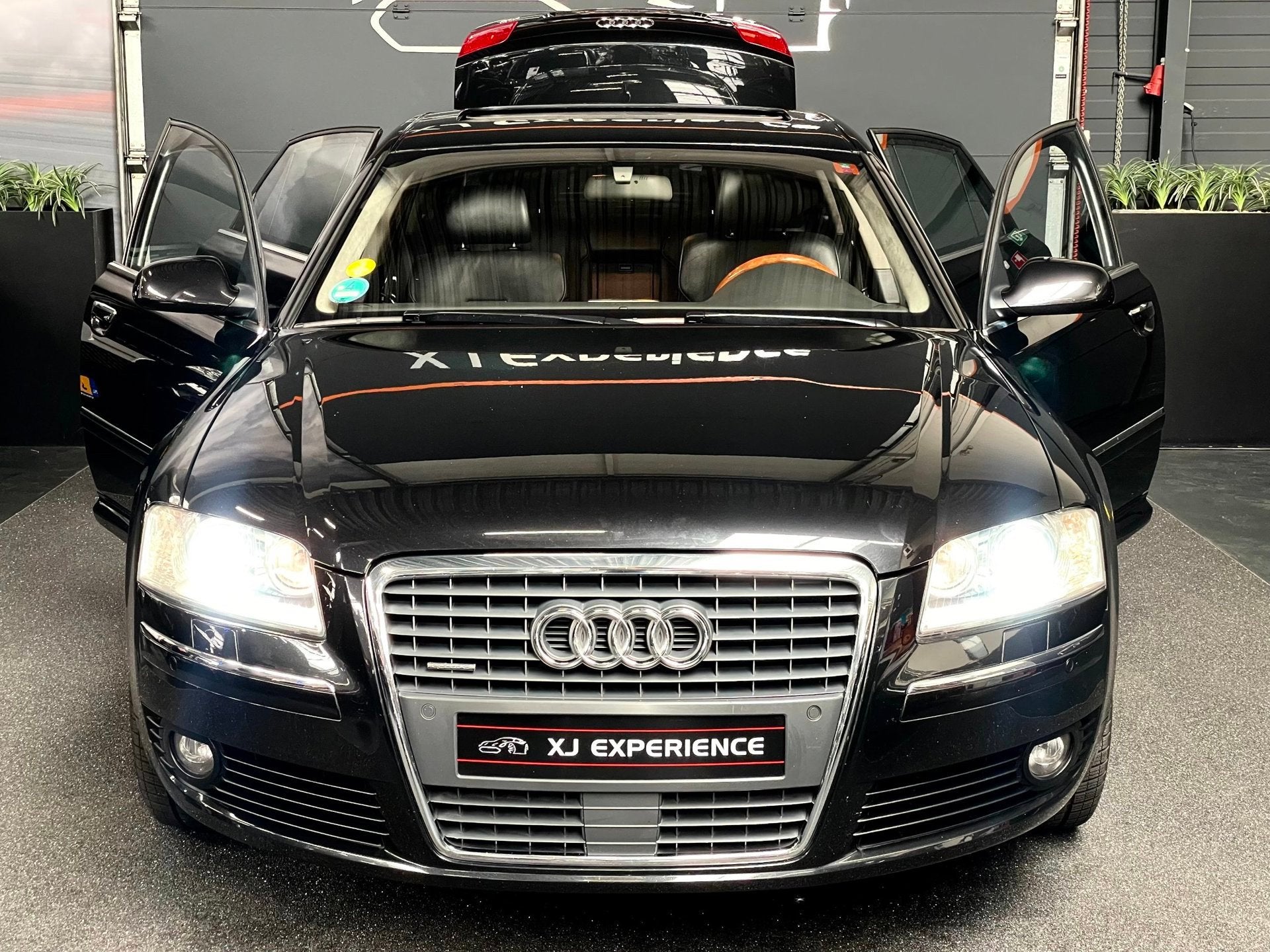 Audi A8 4.2 quattro Pro Line 246KW NAVI SCHUIFDAK XENON TREK, Automaat, 4172 cc, Gebruikt, Zwart