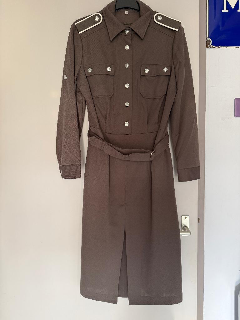 DDR NVA uniform jasje, jurk en petten oost duitsland, Verzamelen, Militaria | Algemeen, Ophalen of Verzenden, Landmacht, Duitsland