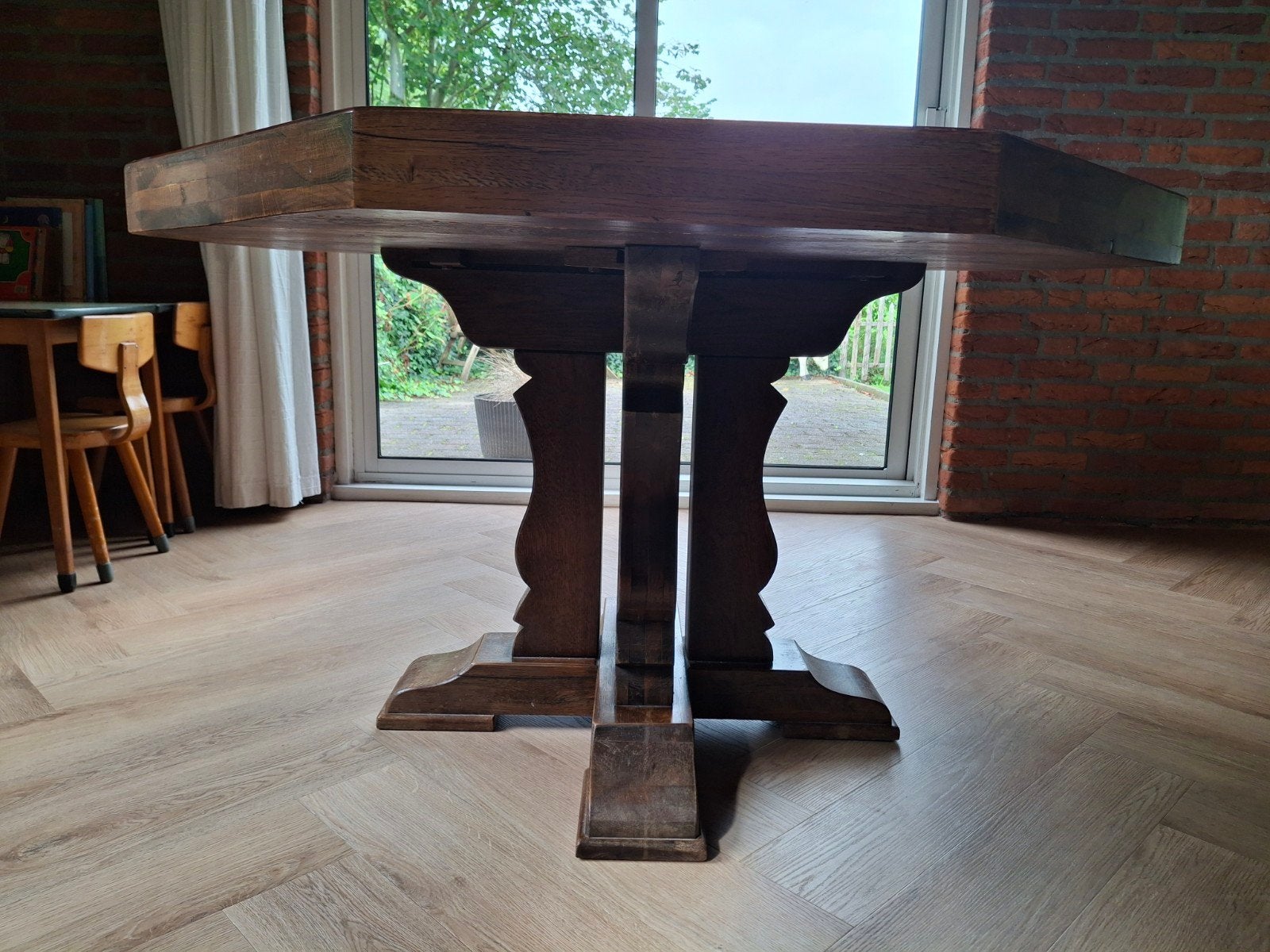 Massieve achthoekige eettafel van donker eiken, Ophalen
