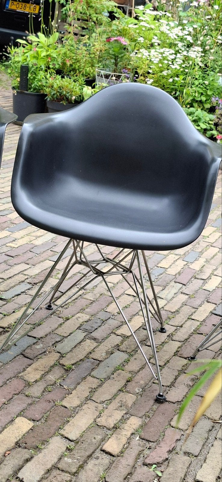 Vitra

Eames DAR stoel met verchroomd onderste, Ophalen, Gebruikt, Wit, Eén