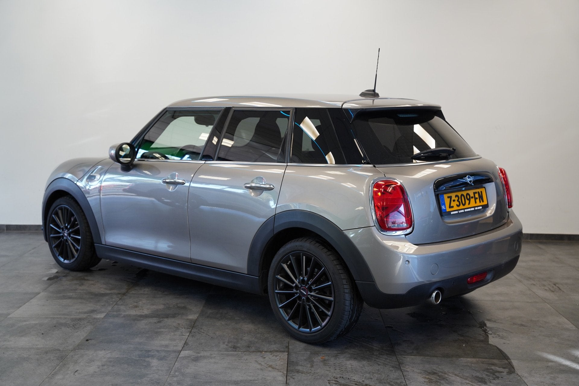 MINI 5-deurs 1.5 Cooper Chili Navigatie Full-led CruiseContr, 136 pk, Gebruikt, Euro 6, Leder en Stof