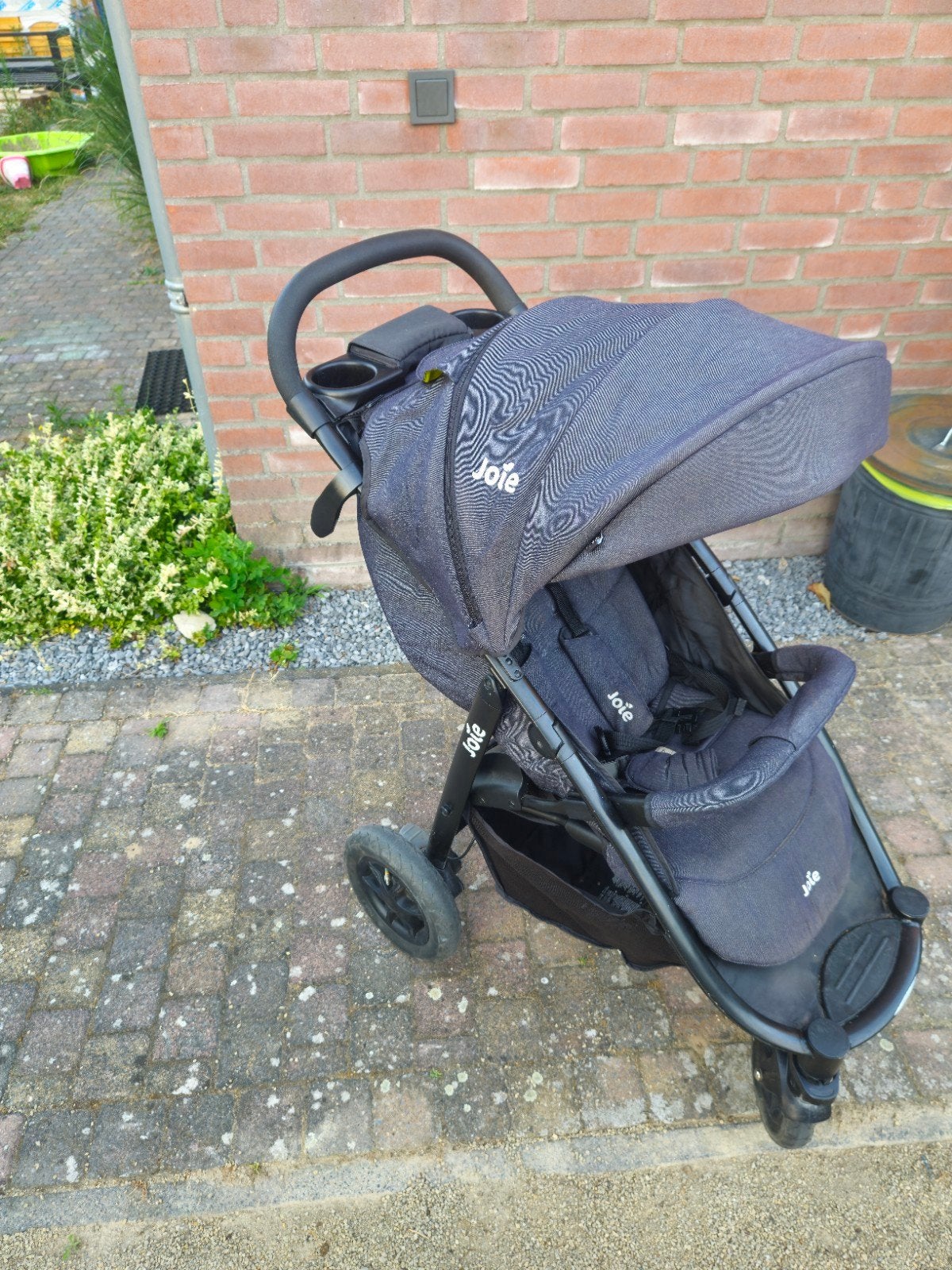 Joie Buggy met luchtbanden en regenkap, Kinderen en Baby's, Buggy's, Ophalen, Gebruikt, Overige merken, Verstelbare rugleuning