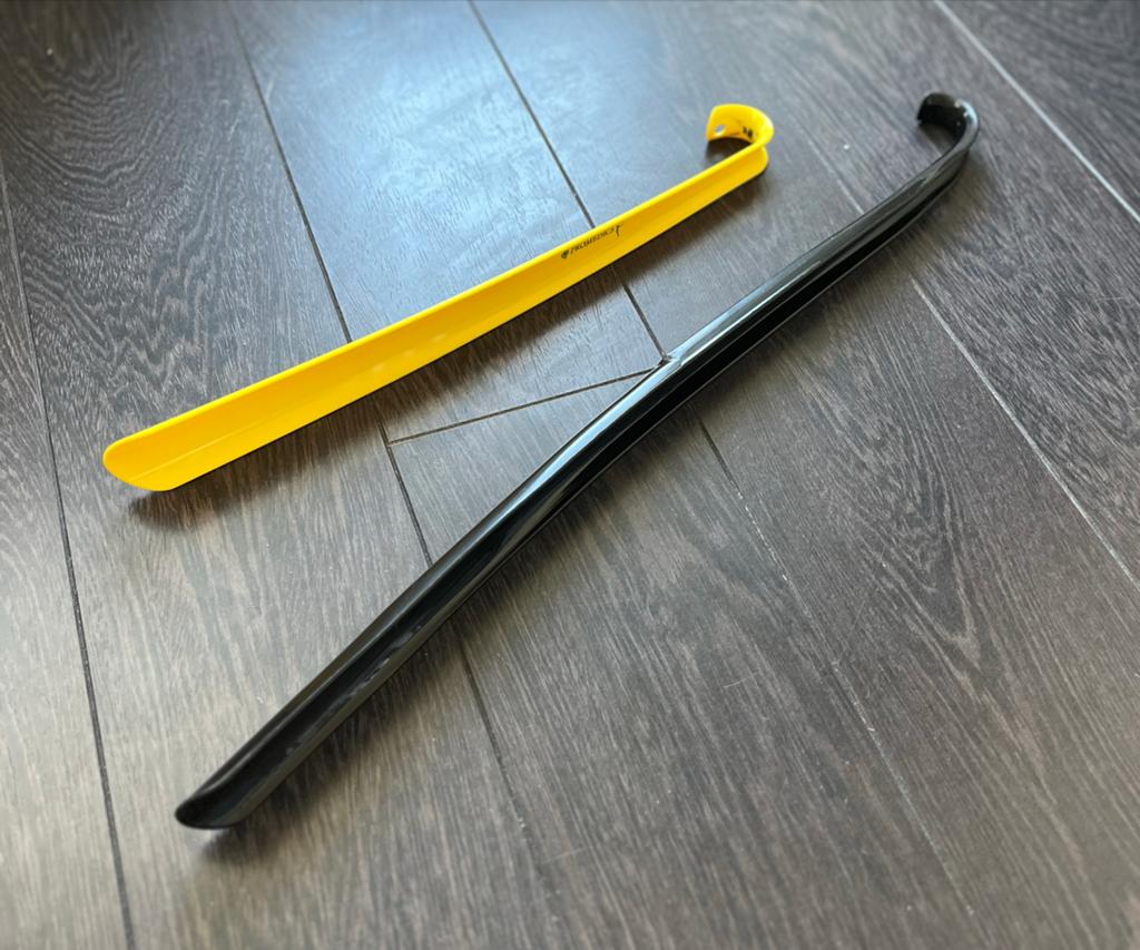 2 lange plastic schoenlepels, Diversen, Verpleegmiddelen, Ophalen, Zo goed als nieuw