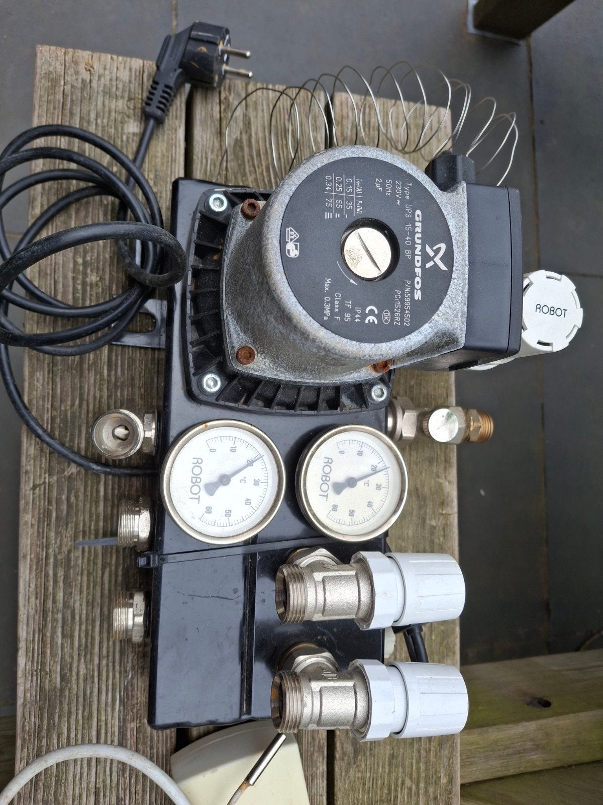 Robot met Grundfos vloerverwarming spompen  met thermostaat, Ophalen, Minder dan 60 cm, Overige typen, Minder dan 30 cm