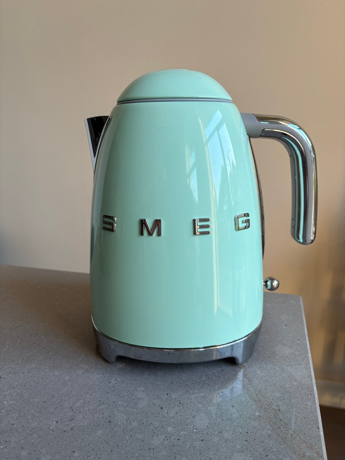 SMEG waterkoker 1,7 liter, mintgroen, zo goed als nieuw, 1 tot 2 liter, Ophalen, Zo goed als nieuw