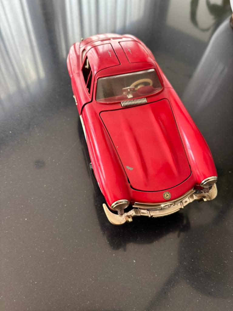 Modelauto Mercedes Benz Sl300 rood Bbirago, Ophalen of Verzenden, Gebruikt, Auto, Bburago