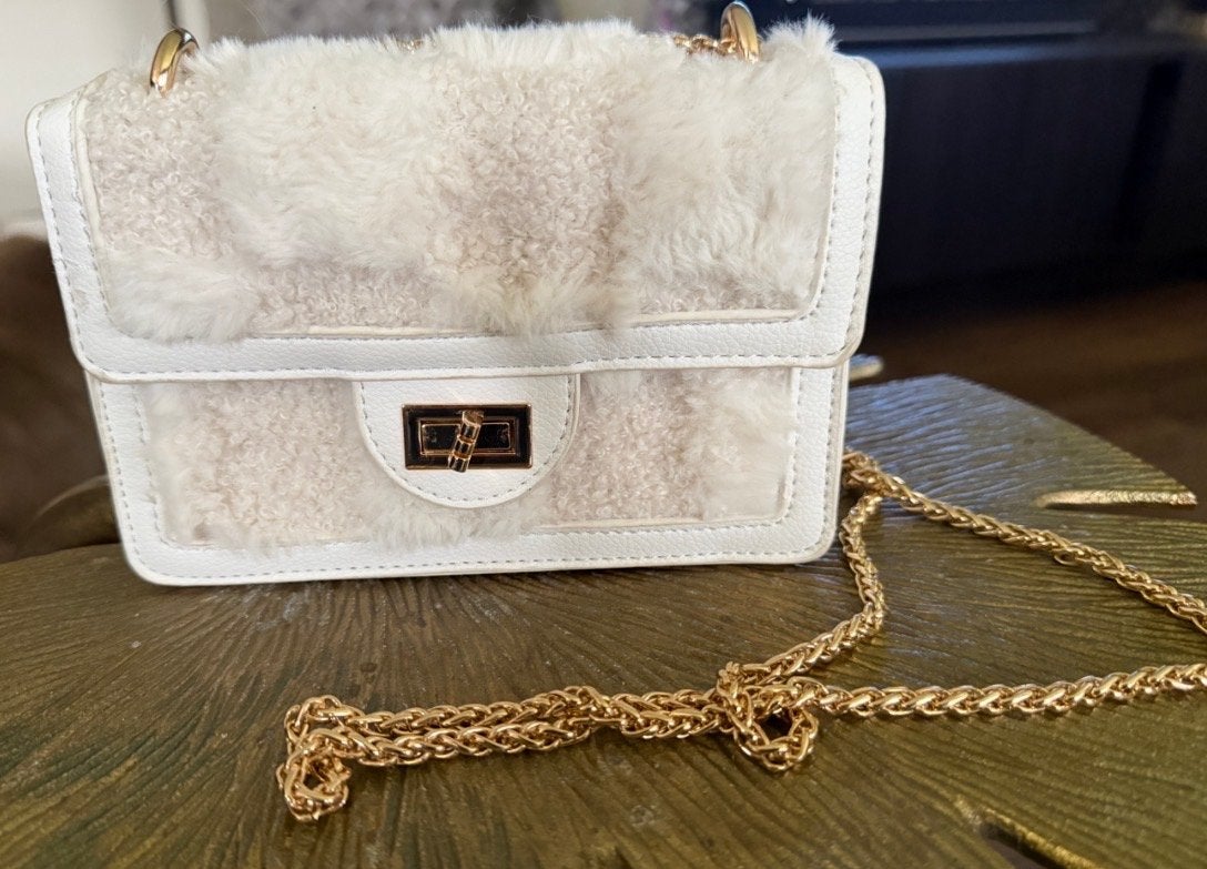 Crème kleurige schoudertas met goudenkleurige ketting, Ophalen of Verzenden, Zo goed als nieuw, Wit, Schoudertasje