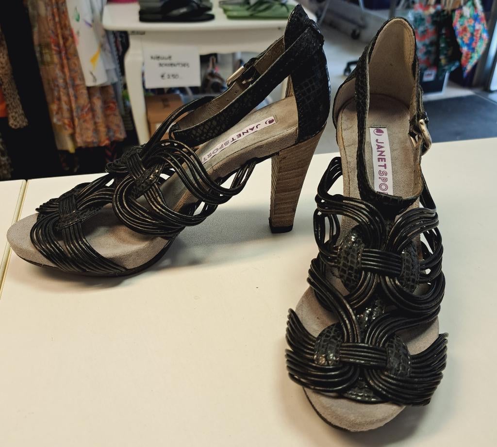 Janet sport sandalen met veel zwarte bandjes mt 37 nr 42491, ., Zo goed als nieuw, Janet, .