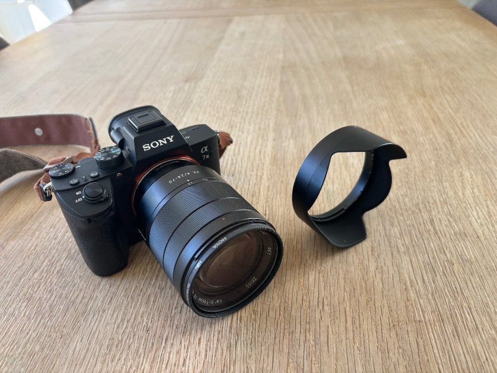 Sony A7 III + Sony Zeiss FE 24-70mm F4 ZA + Hoya UV-filter, Ophalen, Bluetooth, Zo goed als nieuw, Sony