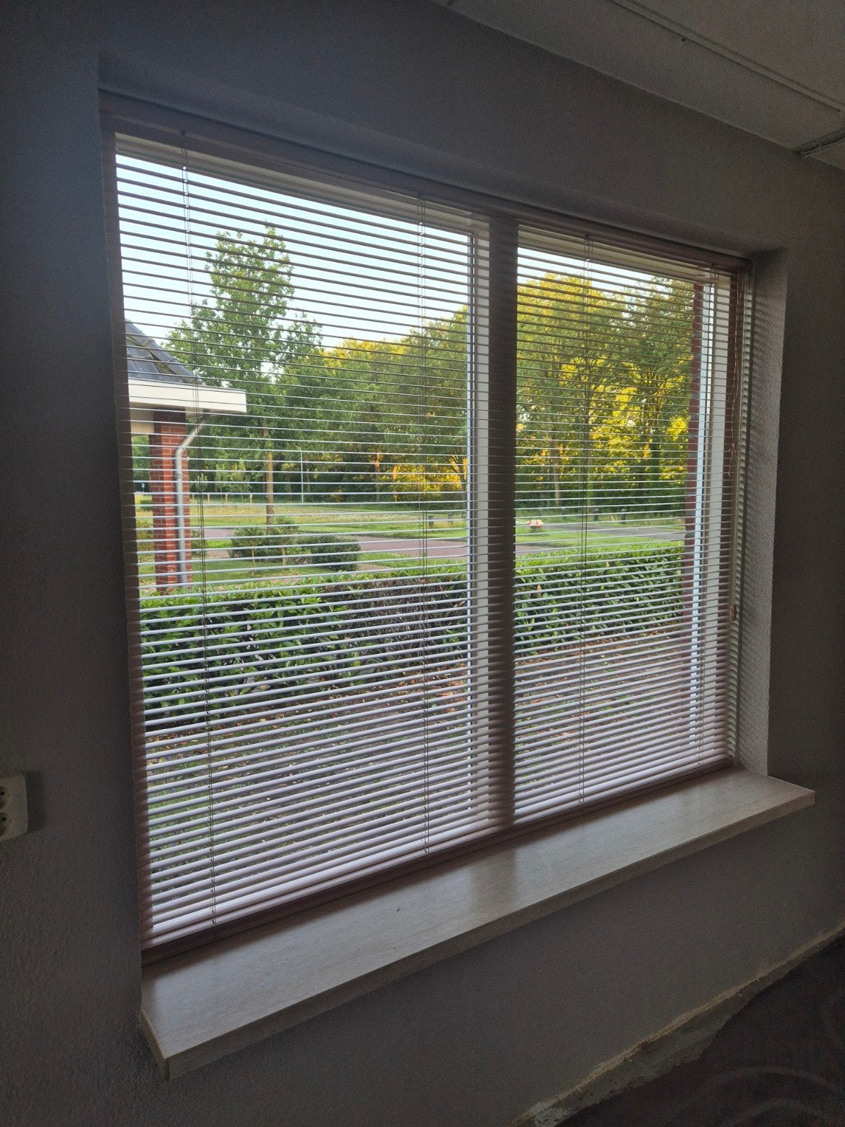 Luxaflex beige/roze 2 stuks, hoog 154 breed 183, Huis en Inrichting, Luxaflex, Ophalen of Verzenden, Roze