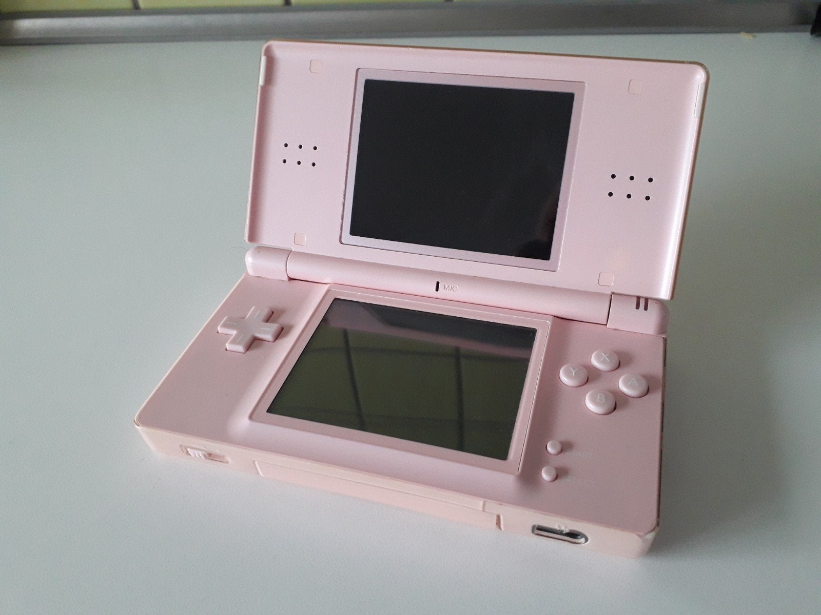 nintendo ds         Nintendo DS, Spelcomputers en Games, Spelcomputers | Nintendo DS, Ophalen of Verzenden, Gebruikt, Zilver, DS Lite