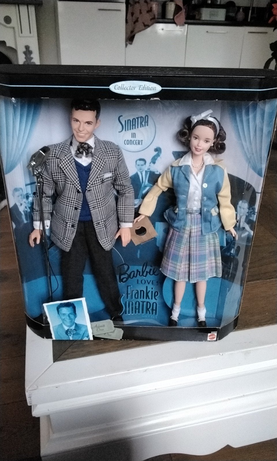 Barbie Loves Frankie Sinatra Collector Edition Poppen, Ophalen of Verzenden, Nieuw, Barbie
