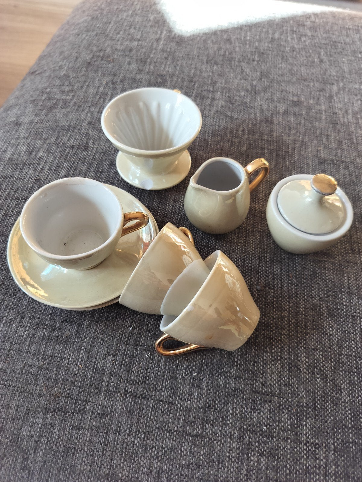 Vintage Miniatuur Koffie/Theeserviesje - Crème met Goud, Antiek en Kunst, Ophalen of Verzenden