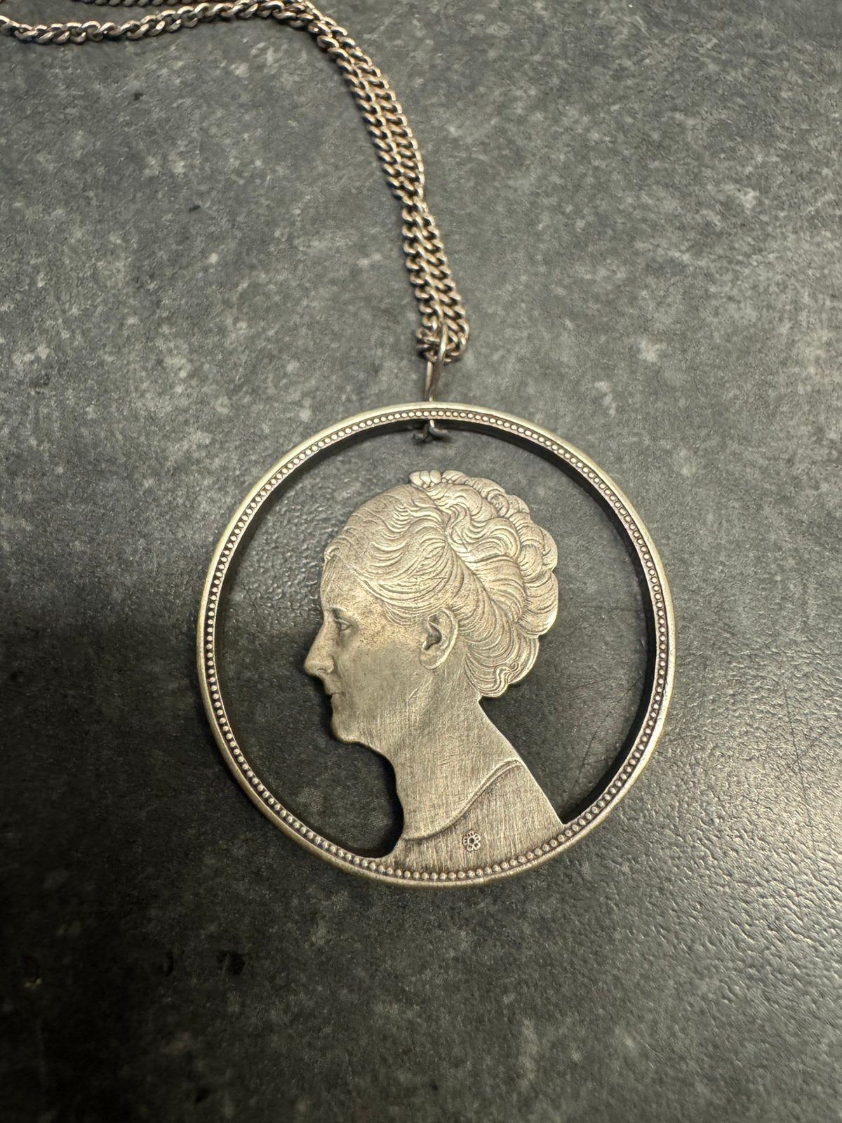 Antiek medaillon, Ophalen of Verzenden, Overige materialen, Hanger