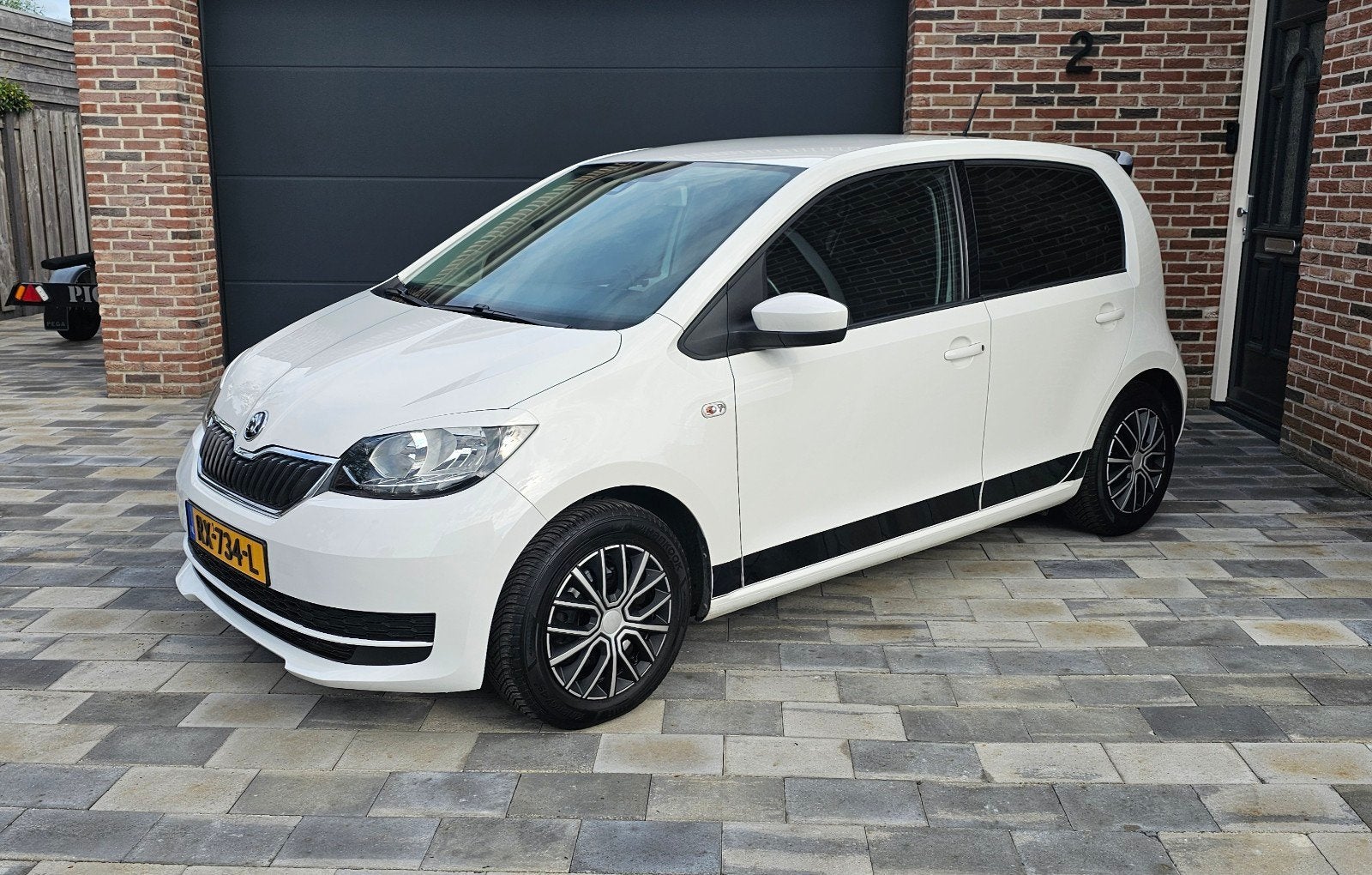Skoda Citigo 60pk/ABS/Airco/Cruise Control/Bleutooth/D-Assis, Voorwielaandrijving, Stof, Zwart, 4 stoelen