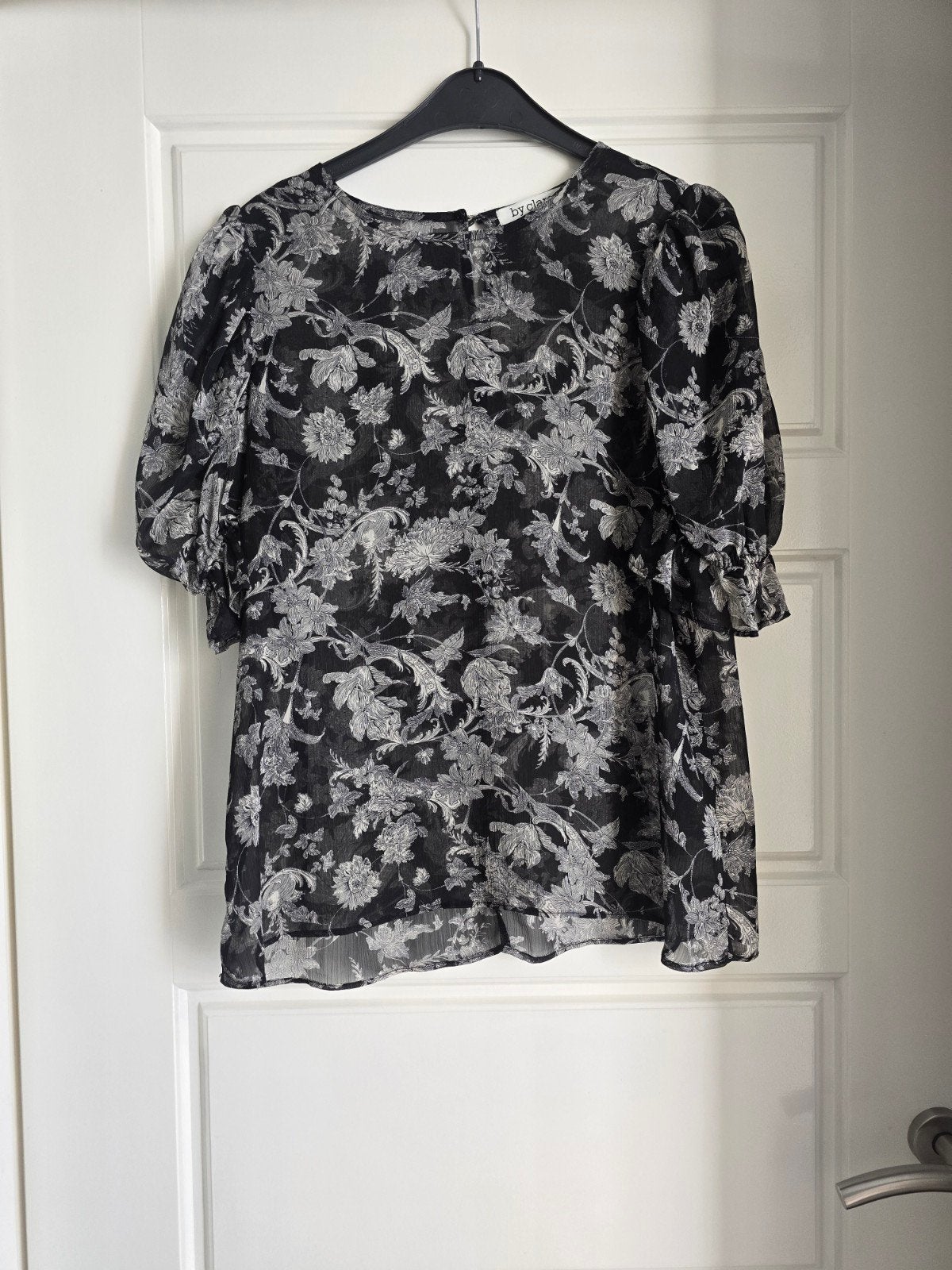 Te koop zwarte dames blouse, maat M, merk By Clara, Maat 38/40 (M), Zwart, Ophalen of Verzenden, Zo goed als nieuw