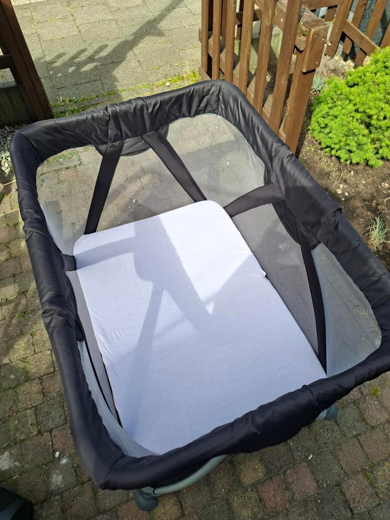 Nuna Sena Reisbedje - Zwart, Inklapbaar, Kinderen en Baby's, Babywiegjes en Ledikanten, Ophalen, Zo goed als nieuw, Reisbedje