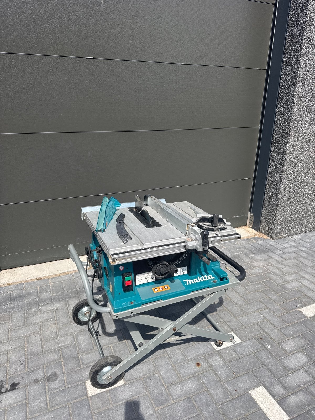 Makita 2704N Tafelzaag - 1650W, 260mm blad met onderstel, Doe-het-zelf en Verbouw, Ophalen, Gebruikt, Cirkelzaag, 70 mm of meer