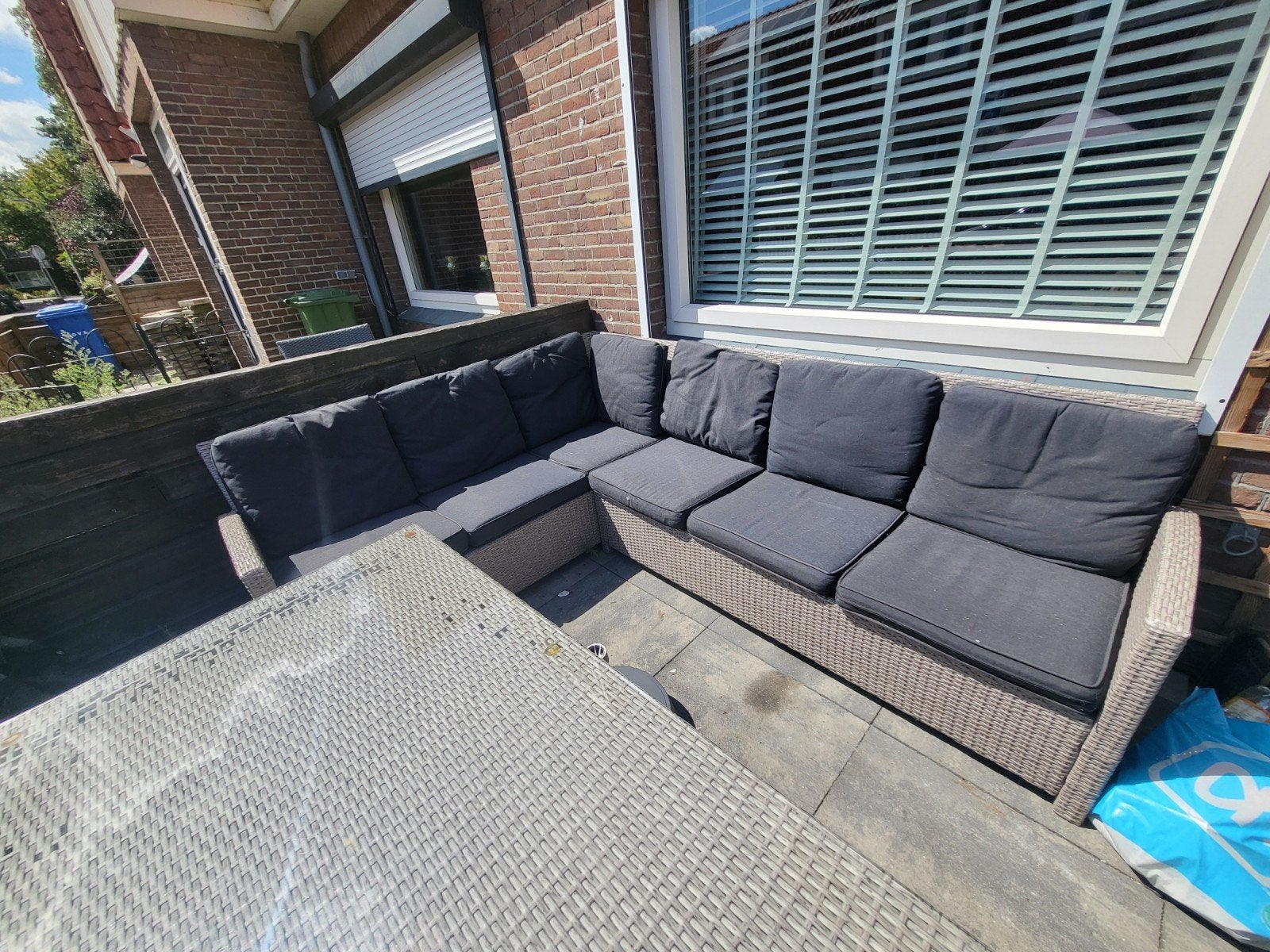 Comfortabele loungeset met glazen tafelblad, Tuin en Terras, Tuinsets en Loungesets, Ophalen, 5 zitplaatsen, Gebruikt, Bank