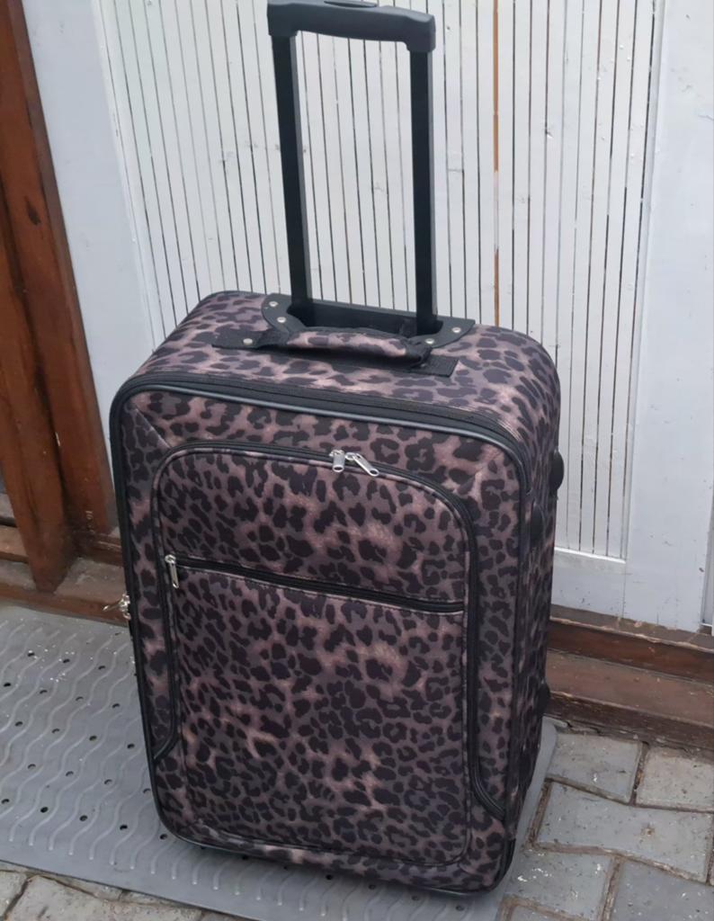 Te koop grote bruin zwarte koffer 40 x 20 x 60 cm, Overige materialen, Wieltjes, Nieuw, Minder dan 50 cm