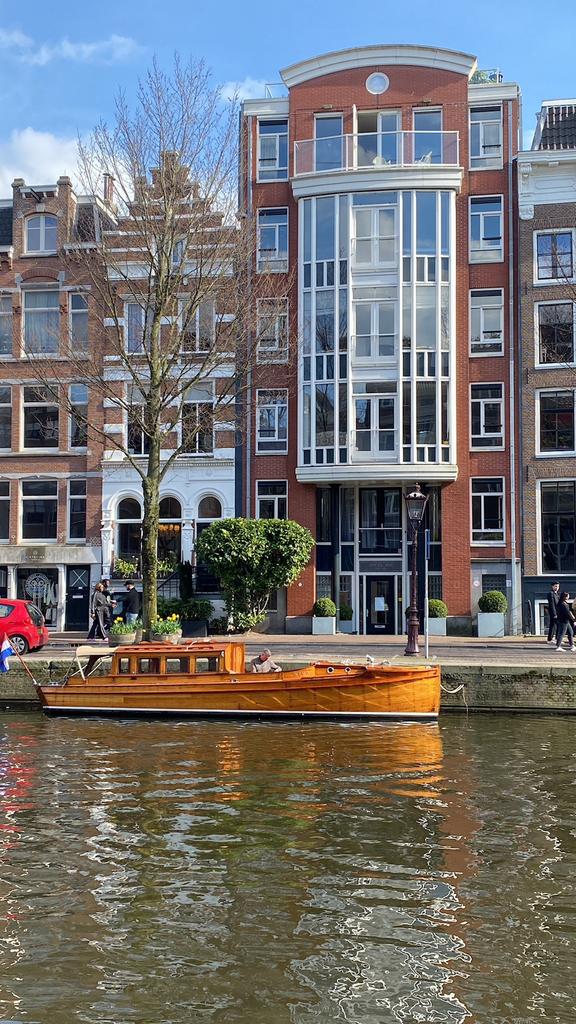 Salonboot met vergunning Amsterdam, Ophalen