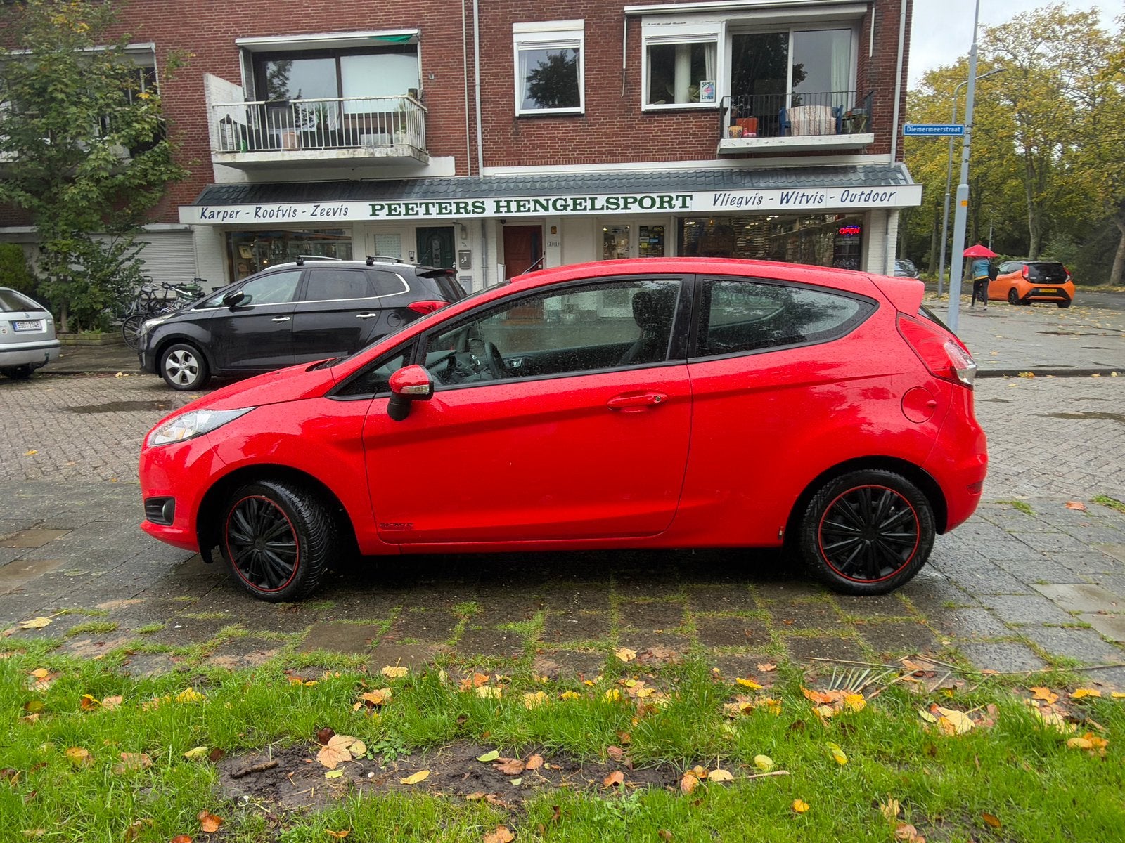 Ford Fiësta 1.0 48KW/65PK 3D 2015 Rood, Auto's, Stof, 23 km/l, Origineel Nederlands, Handgeschakeld
