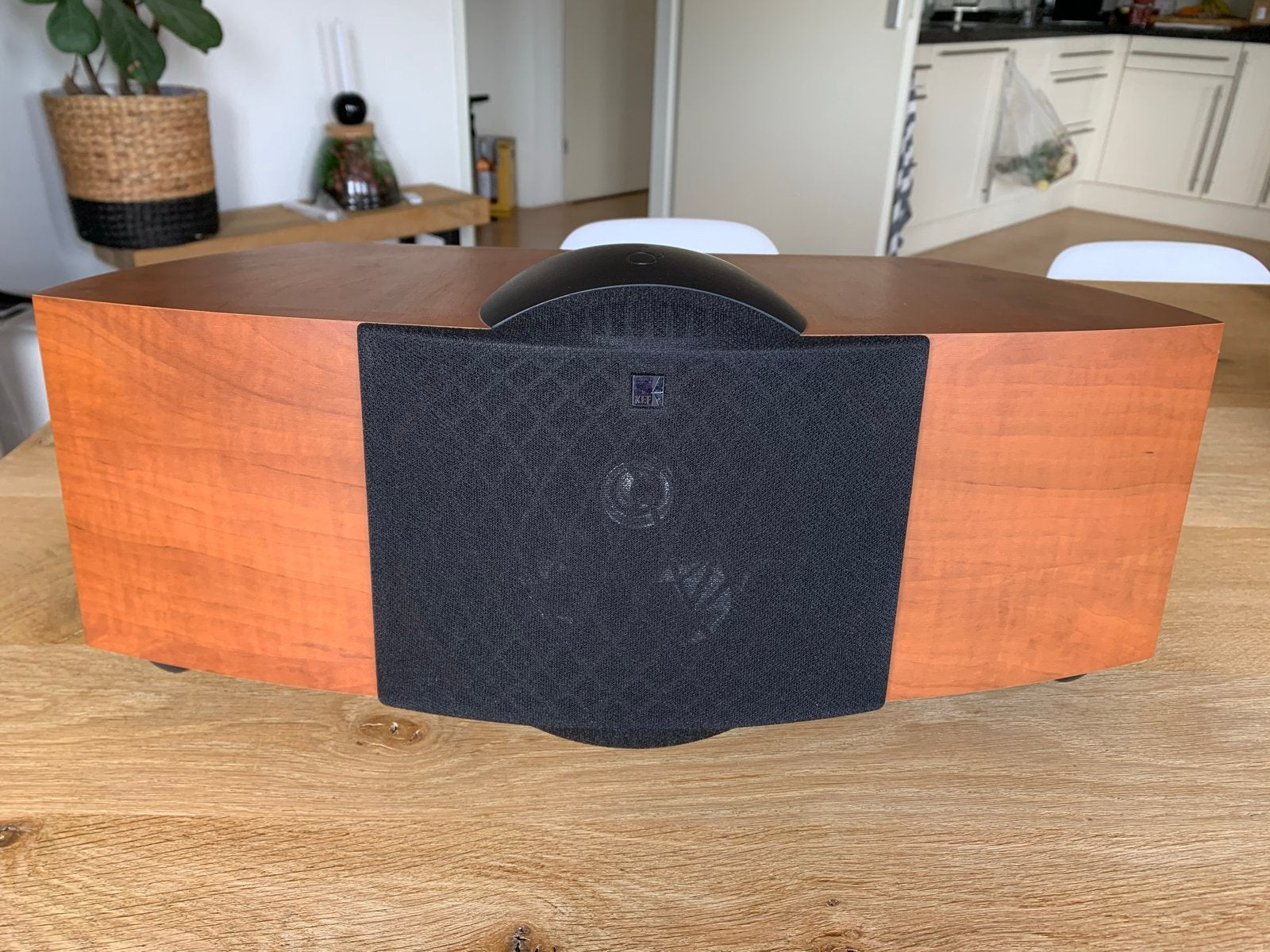 KEF Q9C Center Speaker - Hoge Kwaliteit Audio, Ophalen, Zo goed als nieuw, 60 tot 120 watt, Center speaker