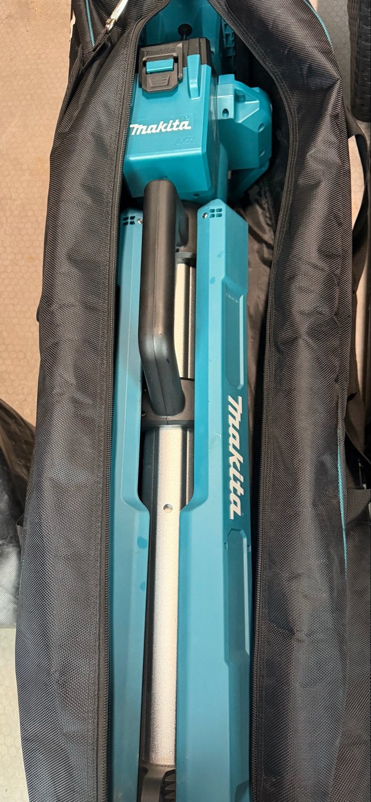 Makita DML813 Accu Statiefbouwlamp (zonder accu)