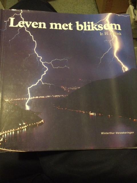 Leven met bliksem - H. Aaftink, Boeken, Natuur, Ophalen of Verzenden, Zo goed als nieuw, Natuur algemeen