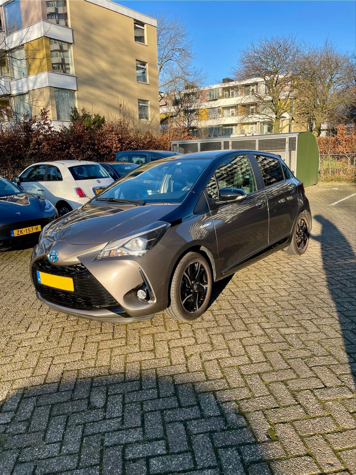 Toyota Yaris Bi-tone 1.5 Hybrid 100pk 5D CVT 2018 Grijs, 1497 cc, 49 €/maand, Yaris, 1050 kg