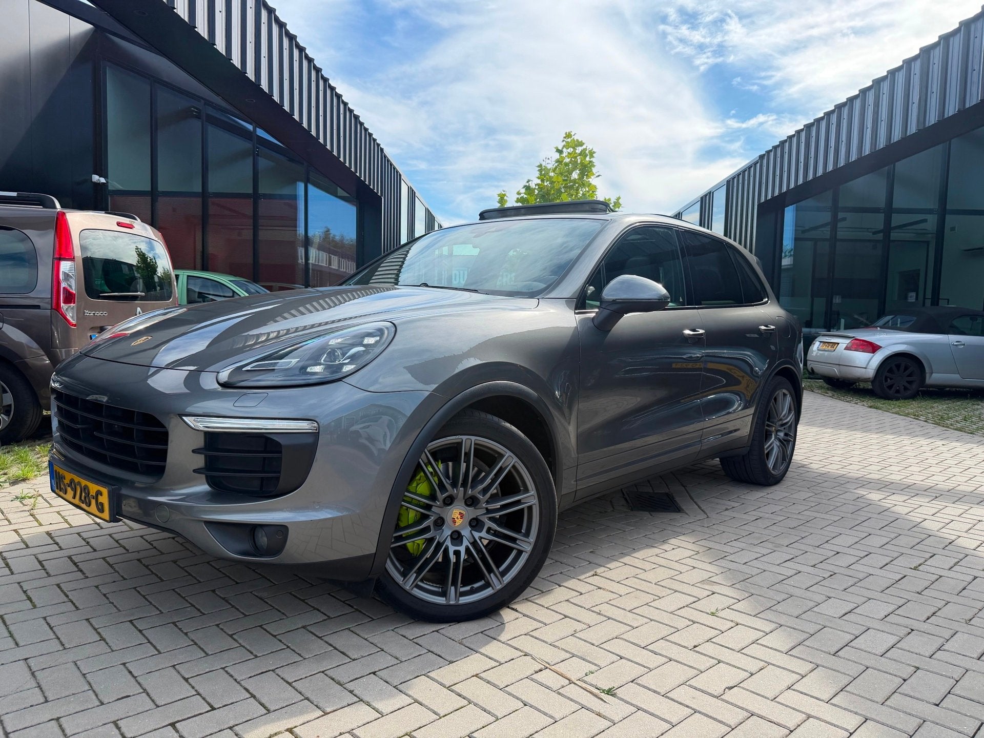 Porsche Cayenne 3.0 S E-Hybrid Pano Mem NL Auto NAP, Auto's, Cayenne, Gebruikt, 2995 cc, 2325 kg