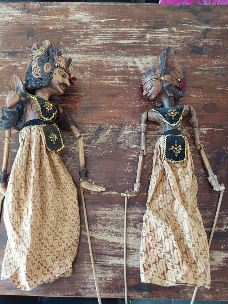 Twee originele Indonesische speelpoppen, man en vrouw, Ophalen of Verzenden, Gebruikt, Pop