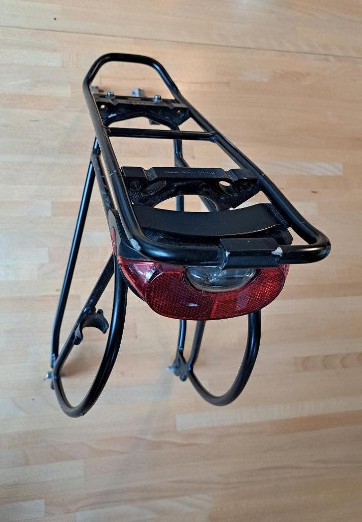 bagagerekje met achterlicht, Fietsen en Brommers, Fietsaccessoires | Bagagedragers, Ophalen of Verzenden, Gebruikt