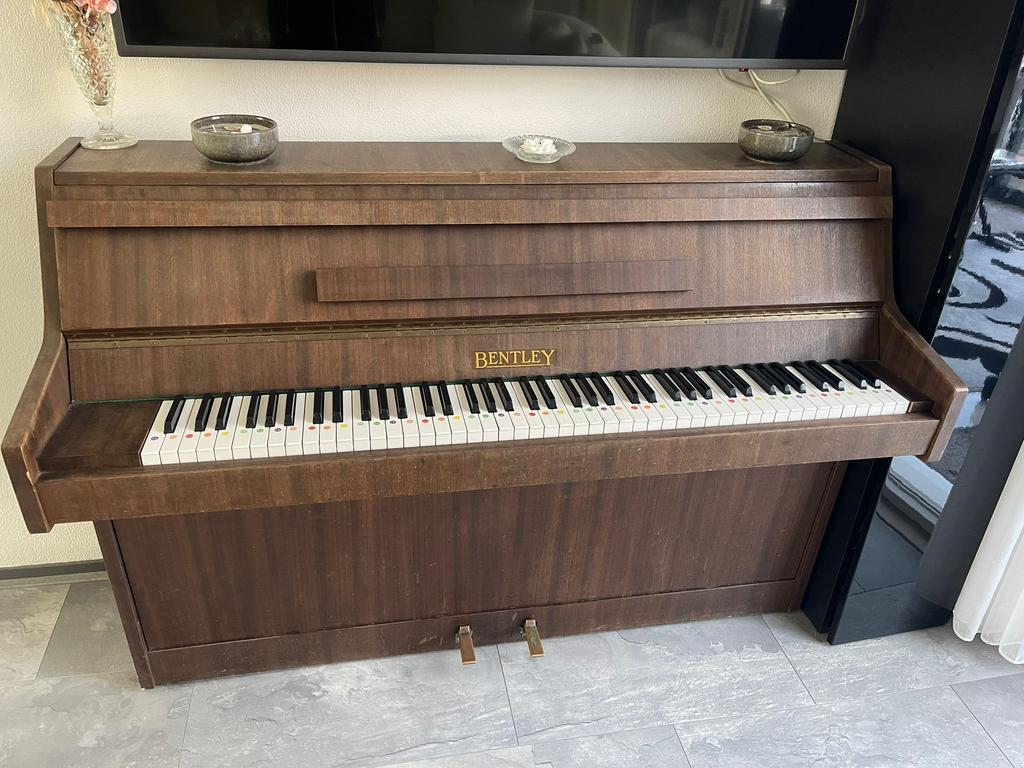 Bentley Piano, Muziek en Instrumenten, Piano's, Ophalen, Zo goed als nieuw, Zwart