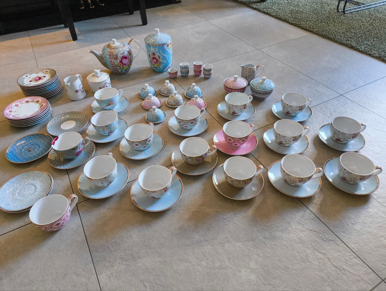 Prachtig Pip Studio servies - theepot, kopjes, schalen, Pip Studio, Ophalen of Verzenden, Zo goed als nieuw, Modern
