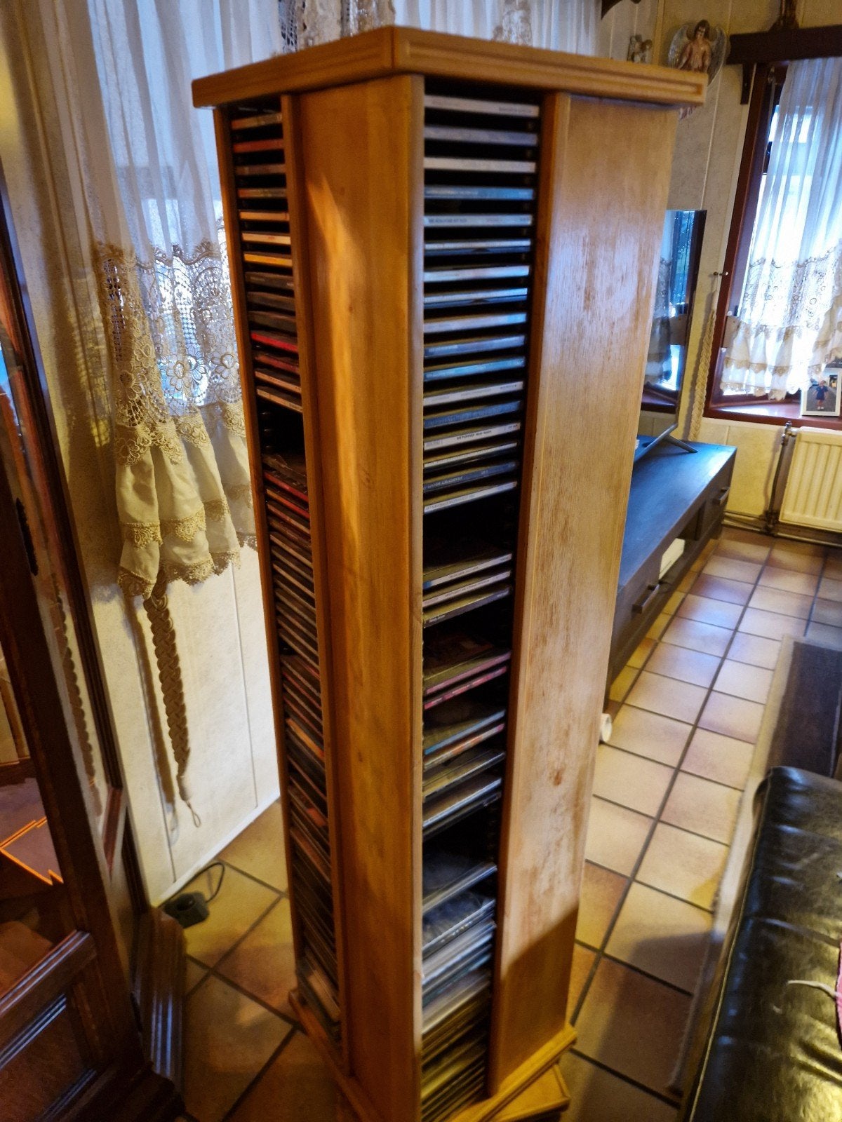 Houten CD/DVD-rek draaibaar. inclu alle cd's, 150 discs of meer, Ophalen of Verzenden, Zo goed als nieuw, Hout