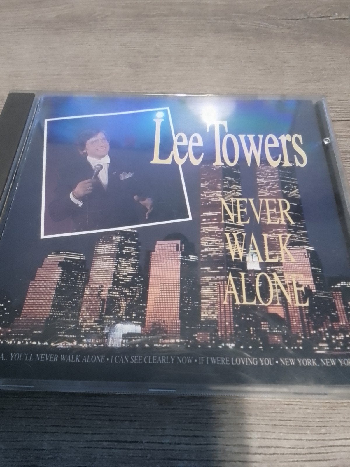 Lee Towers - Never Walk Alone CD, Ophalen, Gebruikt, Pop, Album