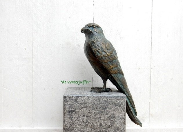 077* Bronzen Torenvalk (Boven €75 geen verzendkosten), Ophalen of Verzenden, Nieuw, Overige materialen, Dierenbeeld